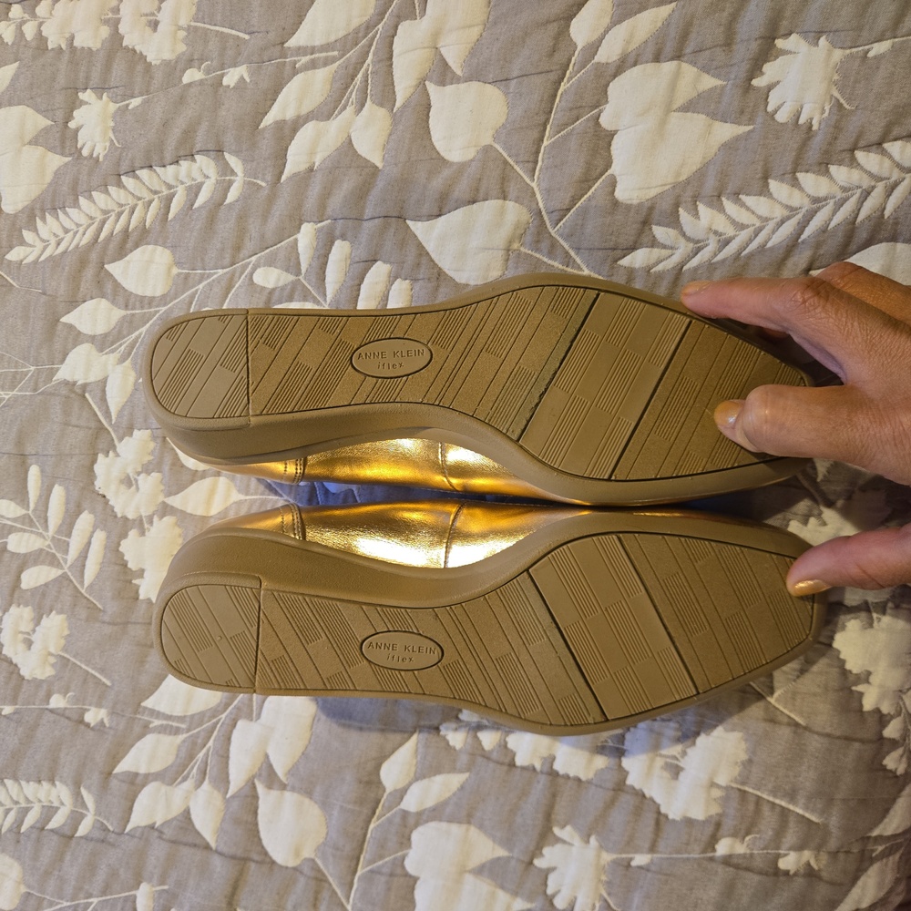 GORGEOUS COMFORTABLE SHOES 💛 - Picture 3 of 4